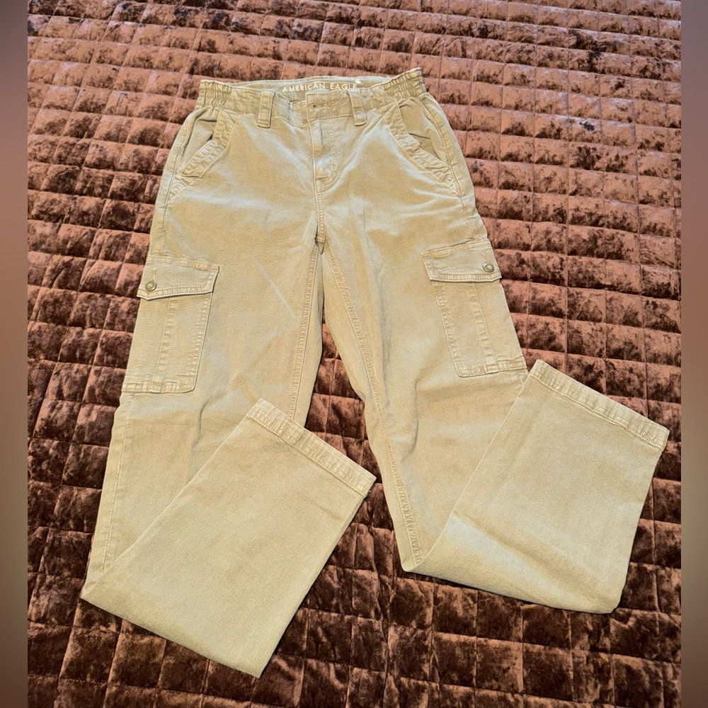 Women’s brand new American eagle cargo jeans pants bottoms US size 2 stretch